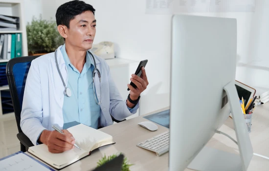 general-practitioner-consult-on-computer-for-certificate-good-health