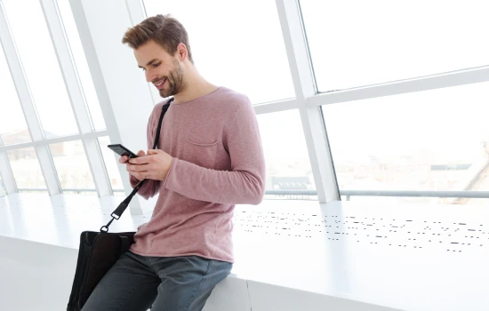 man-consult-gp-fit-to-fly-via-smartphone