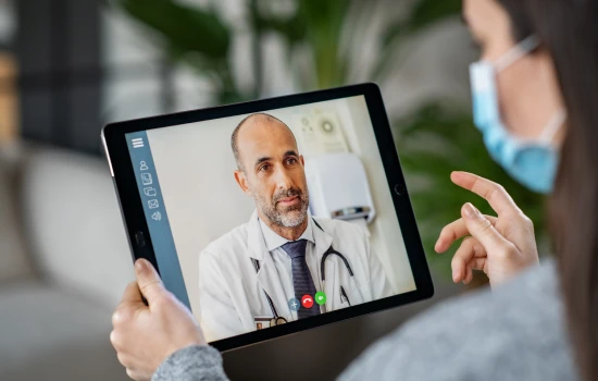 patient-in-video-conference-with-doctor-travelling-with-medication